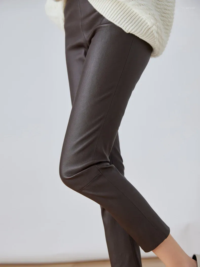 Pantaloni da donna 2024 Elastico in vera pelle per l'autunno e l'inverno Vita minimalista con fondo gamba piccola V