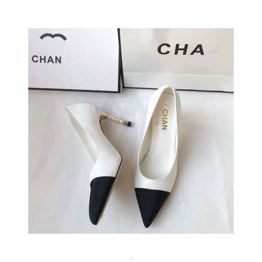 10A 2024 Parigi Designer donna tacchi alti di lusso Moda un pezzo piccole scarpe in pelle francese scritte in pelle ricamate scarpe da donna per feste da data