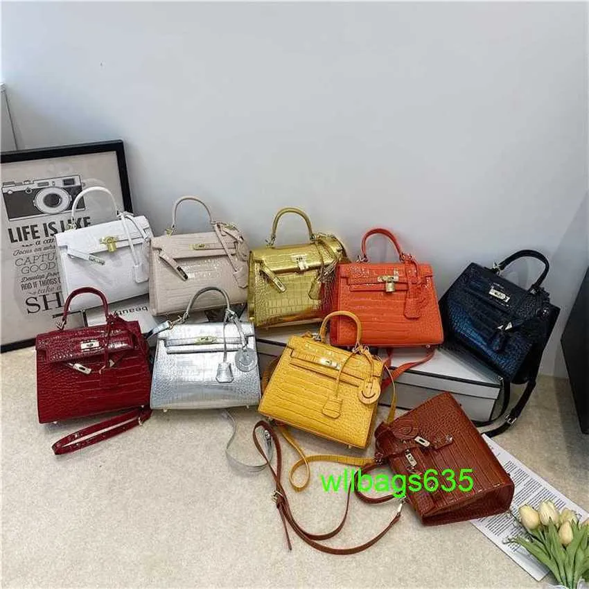 Ky Tote Bags Trusted Luxury Leather Handbag Temperament Crocodile Pattern Handheld Bag for Women 2024 New Western Versatile Shoulder Bag wit have logo HBVU