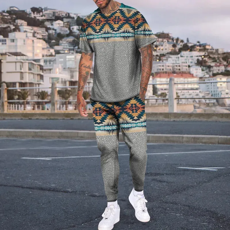 Estilo étnico Camisetas con estampado 3D Conjuntos de pantalones de chándal Moda para hombre Rayas de gran tamaño Camiseta de manga corta Pantalones Conjunto Trajes Ropa 240321