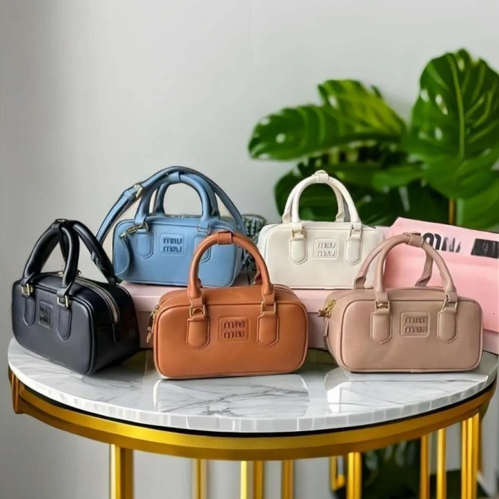 Designer Mius Bag Muimui Mui Mui Miao Family Pillow Bag Womens Min Bowling Bag New Instagram Handheld Commuting Versatile One Shoulder Crossbody Small Square Bag