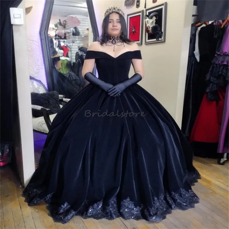Victorian Black Off-Shoulder Prom Dress with 18th Century Medieval Rococo Design, Gothic Appliques, and Masquerade Style for Formal Occasions and