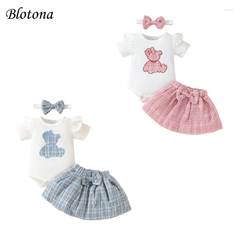 Set di abbigliamento Blotona Gonna per bambina Completi con ricamo a orso Pagliaccetto a maniche corte con mini scozzese e fiocco con fascia Set da 3 pezzi 0-18M