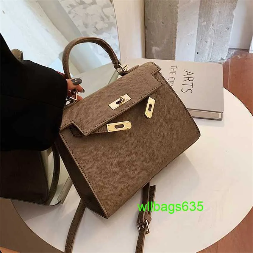 KY Tote Påsar Trusted Luxury Leather Handbag Advanced Lite Bag For Women 2024 Populära nya mode mångsidiga handhållna väska netto röd en axel c har logotyp hbkn