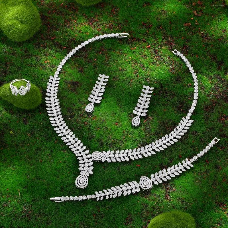 Комплект ожерелья и серег 2024 Коллекция Цирконий Дубай для женщин 4 шт. Свадебные украшения Аксессуары