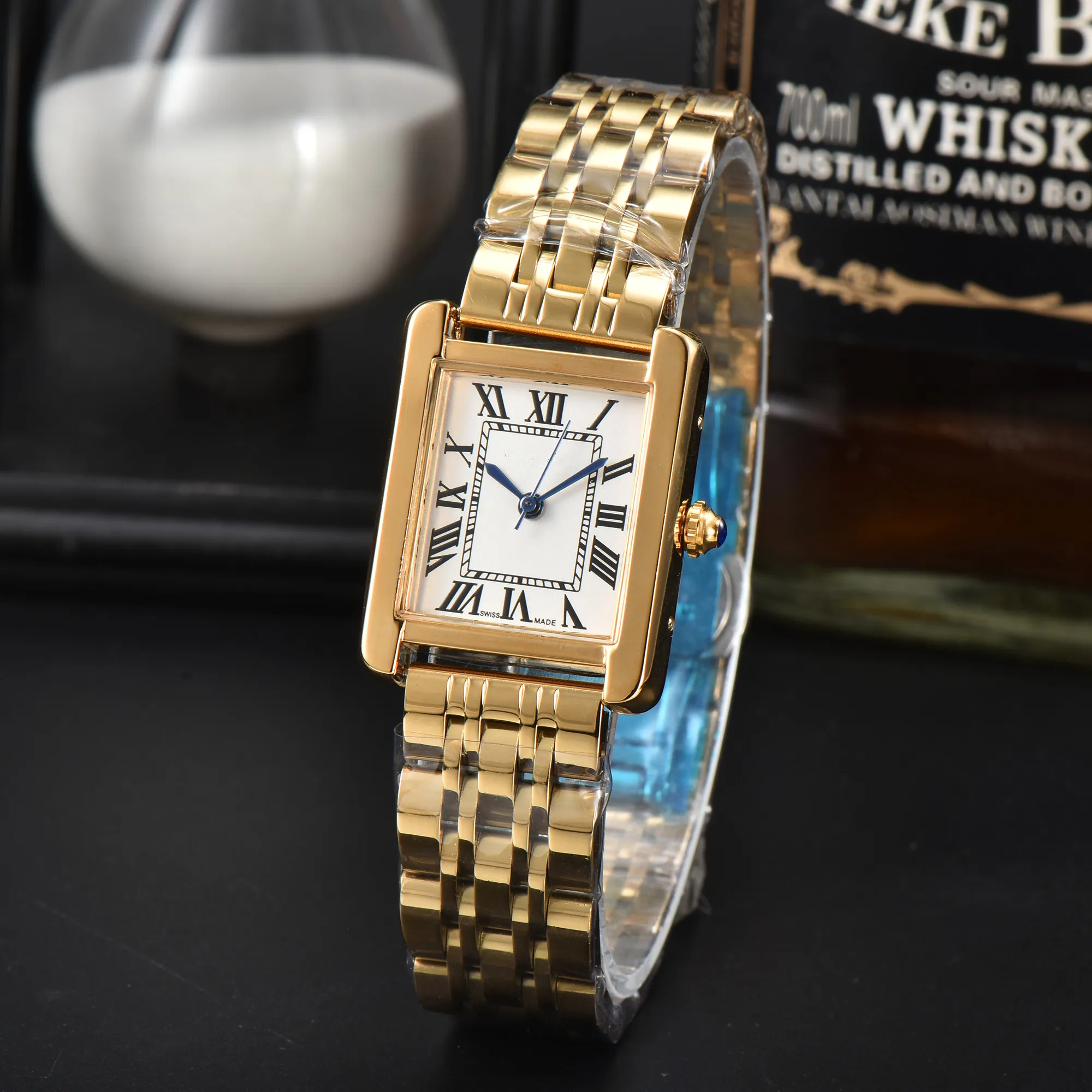 DHgate Premium Tank Boutique Steel Strap Designer Blue Quartz Wristwatch for Men and Women High Quality AAA Designer Watch Watches