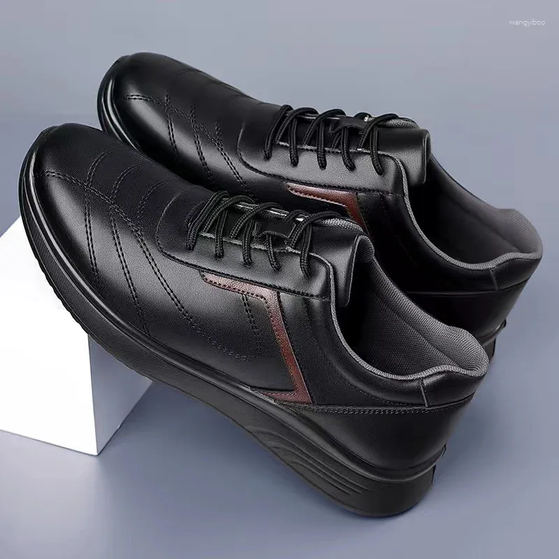 Chaussures décontractées en cuir pour hommes, à la mode, simples, résistantes à l'usure, semelle souple, sport de Surface, 2024