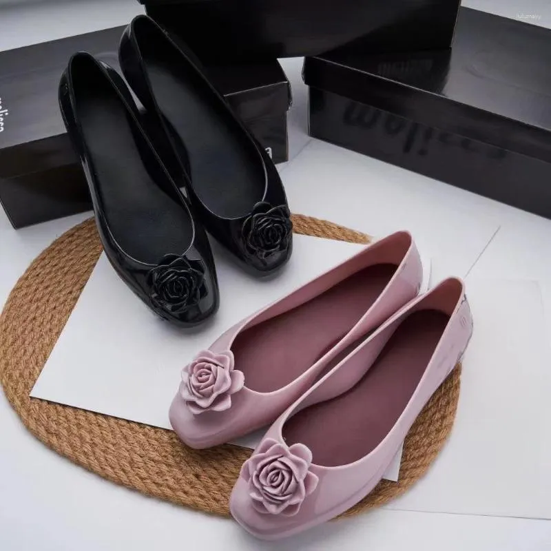Sandalen Nische Design Damen Kleine quadratische Zehen Einzelne Schuhe Ins Flower Jelly Beach Damen Duftende Frau