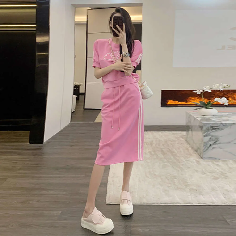 Lazy Casual Suit Dress for Women in Summer, Small Stature, Fashionable, Age Reducing, Slimming, Short Sleeved Split Half Skirt, Two-piece Set