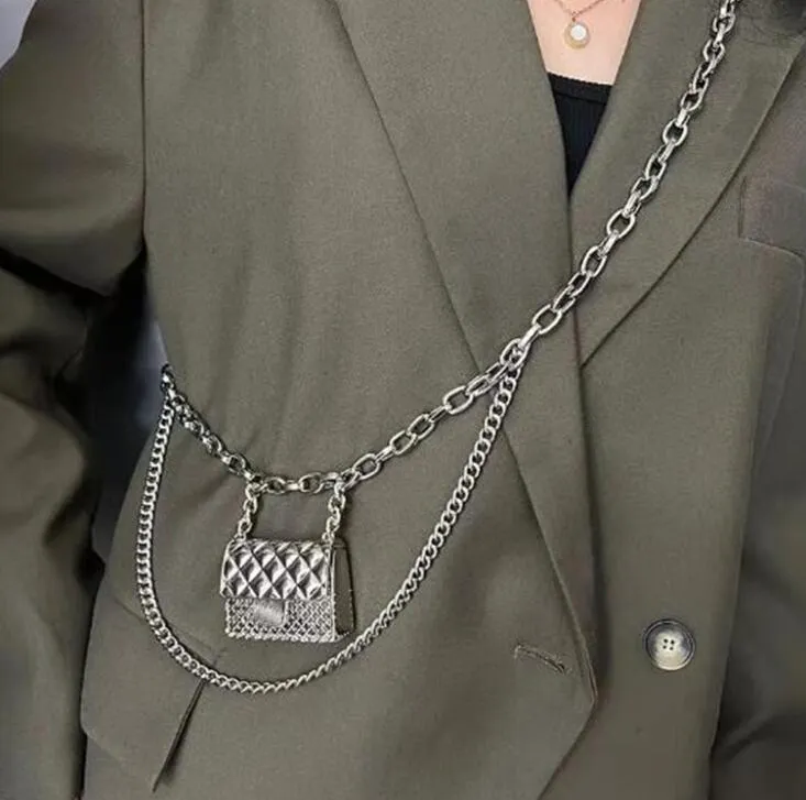Cinture a catena in oro di design di lusso di moda per marsupi da donna Borsa scavata di alta qualità con cintura in metallo regolabile mini borsa a vita lunga