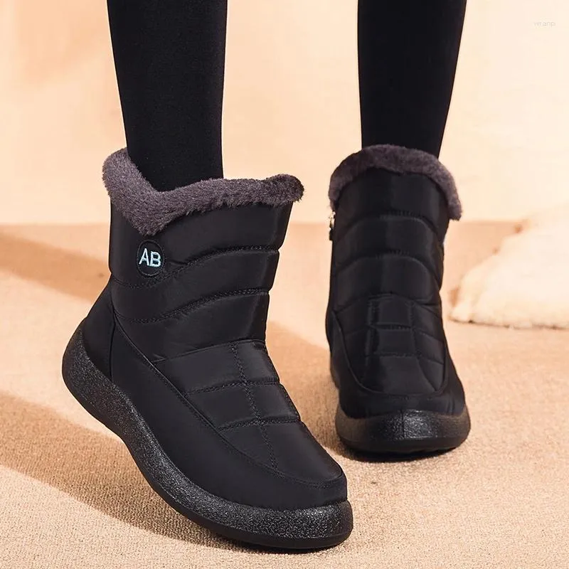 160 butów ciepłe, bardzo chodzące zimowe kobiety płaskie but futra botas mejr wodoodporne kostki śniegu krótkie gumowe botyny S 40119 s