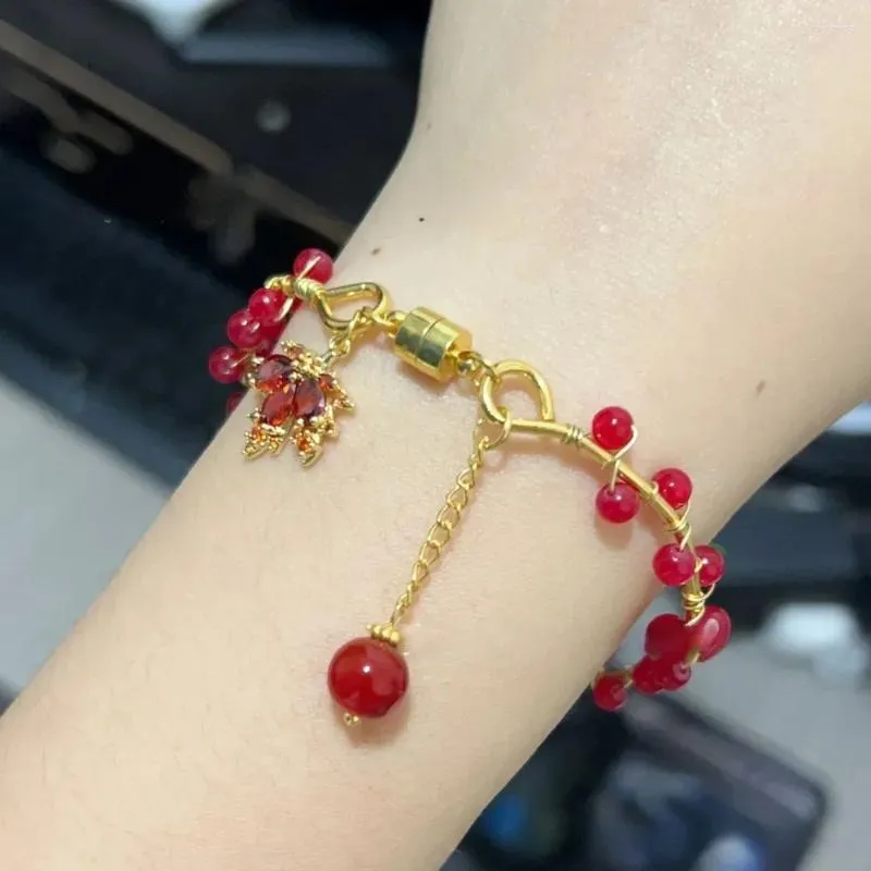 Braccialetti a maglie Design classico Bracciale color oro con perline di cristallo rosso per gioielli da donna con ciondolo temperamento