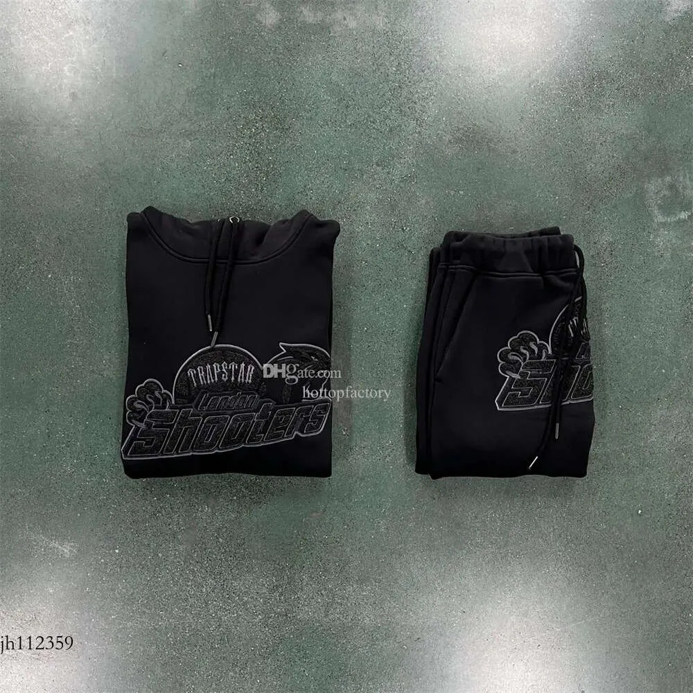 Vendita calda nel Regno Unito Trapstar SHOOTERS HOODIE TRACKSUIT BLACKOUT Edition-Nero/Nero 1 Pantaloni da jogging con ricamo di alta qualità Taglia EU Xs-XL
