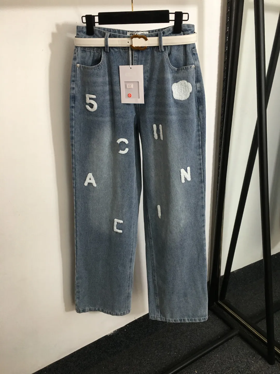 Jeans besticktes Logo Customized Waving, Färben und Waschtechnologie hohe Taille Lose Casual Hosen