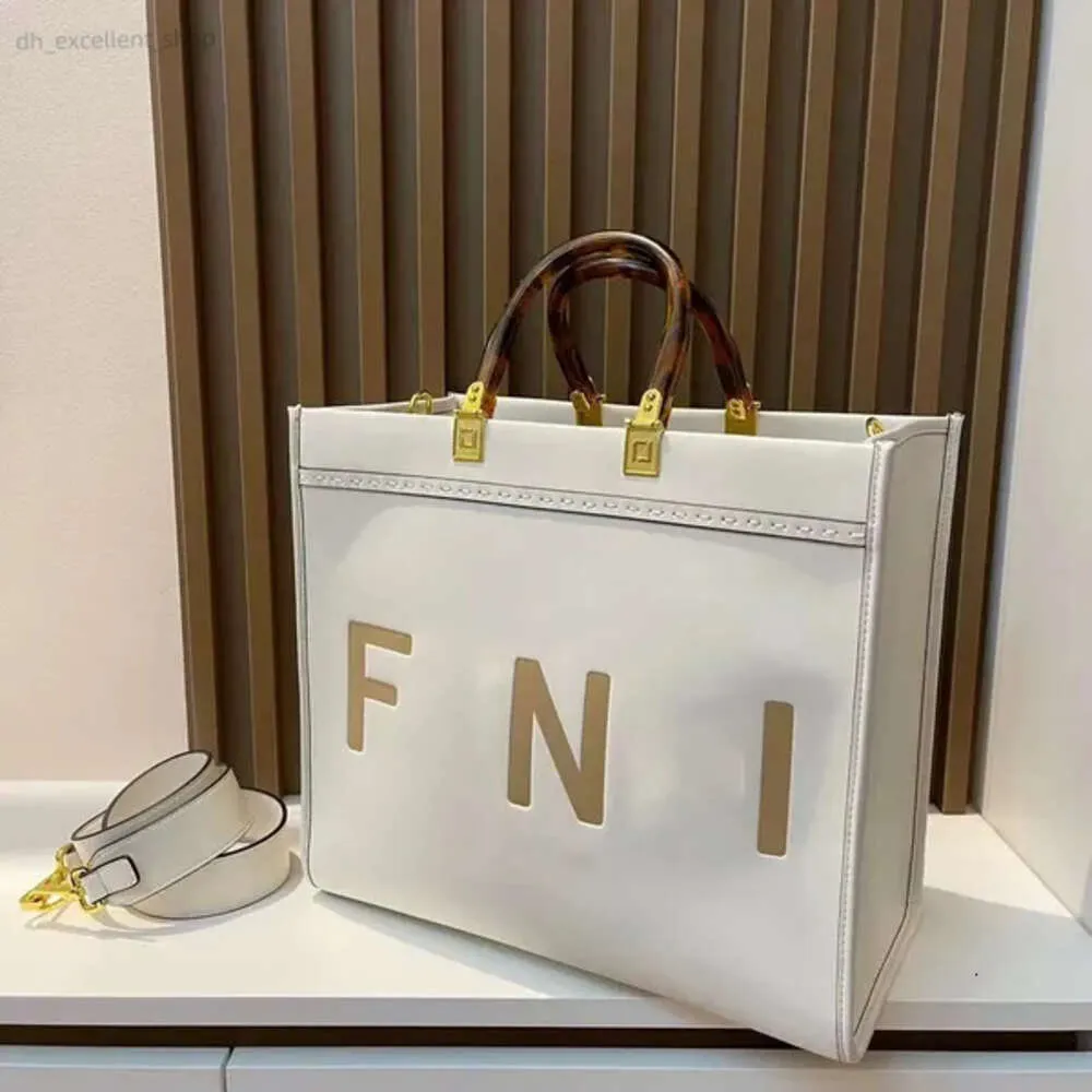 【関税＆送料込み】Fendi Tote Bags FENDI Mini Sunshine Tote Bag | White | FARFETCH