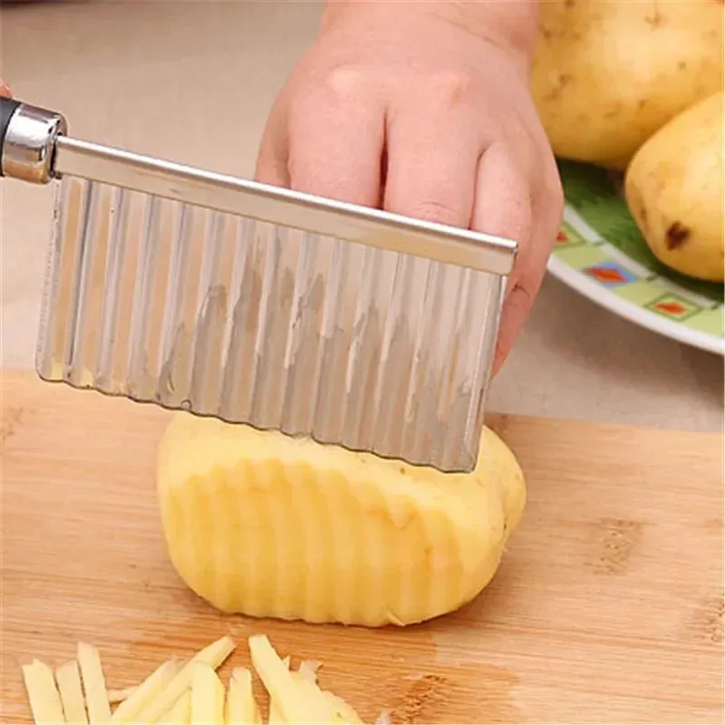 French Fry Cutter Rostfritt stål Potatis Wavy Edged Cutter Knife Kitchen Gadget Vegetabilisk fruktpotatis Peeler matlagningsverktyg