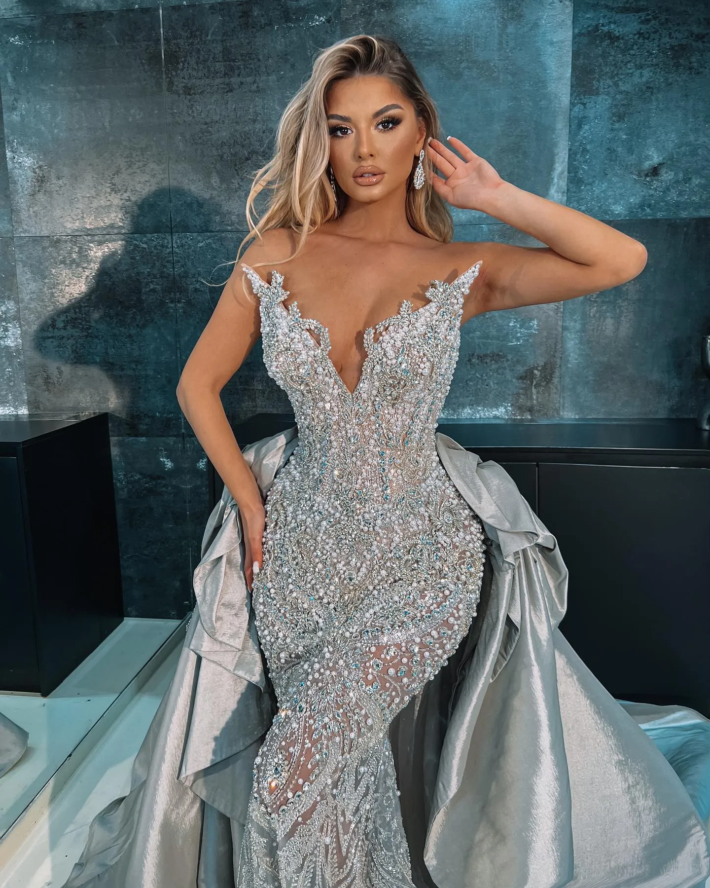 Grey Mermaid Evening Gown with Overskirt - V-Neck Crystal Taffeta Formal  Prom Dress from Dhgate Evening Dresses - price 692.58
