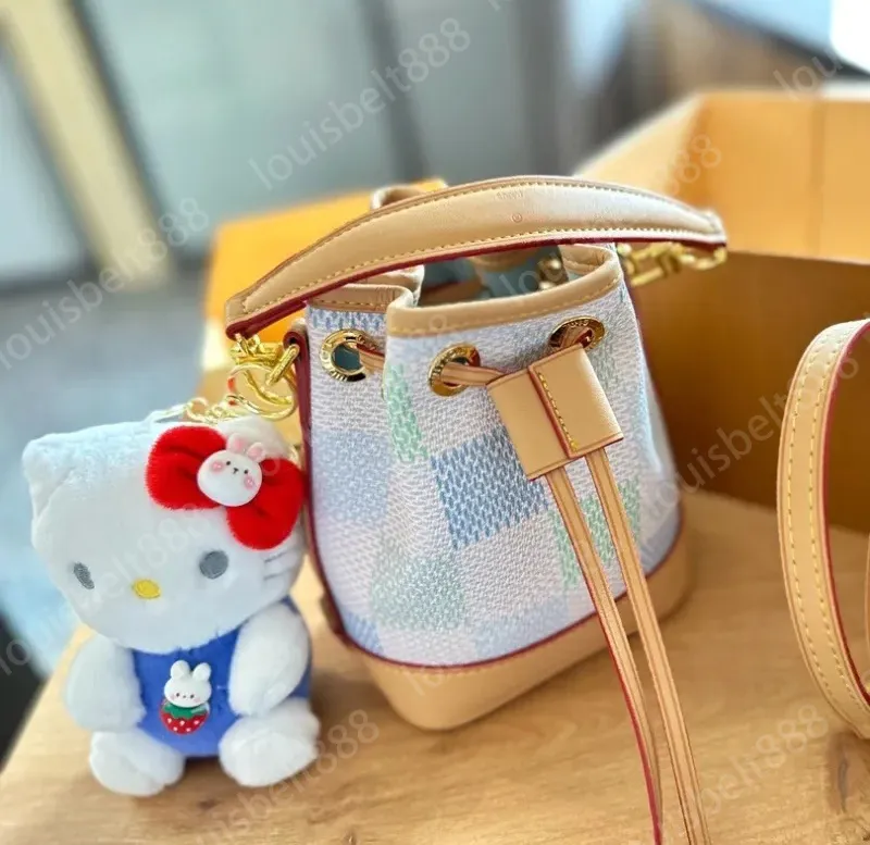 24SS moda luksusowy klasyczny designerski designerski projekt nowa mini -wiadro torba damska torebka na ramię w torbie crossbody mała i urocza uchwyt na karty torebki
