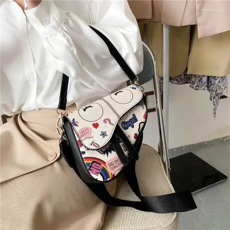 Shoulder Bags 2024 Cartoon Graffiti Semicircle Saddle Crossbody For Women Leather Handbags Designer Ladies