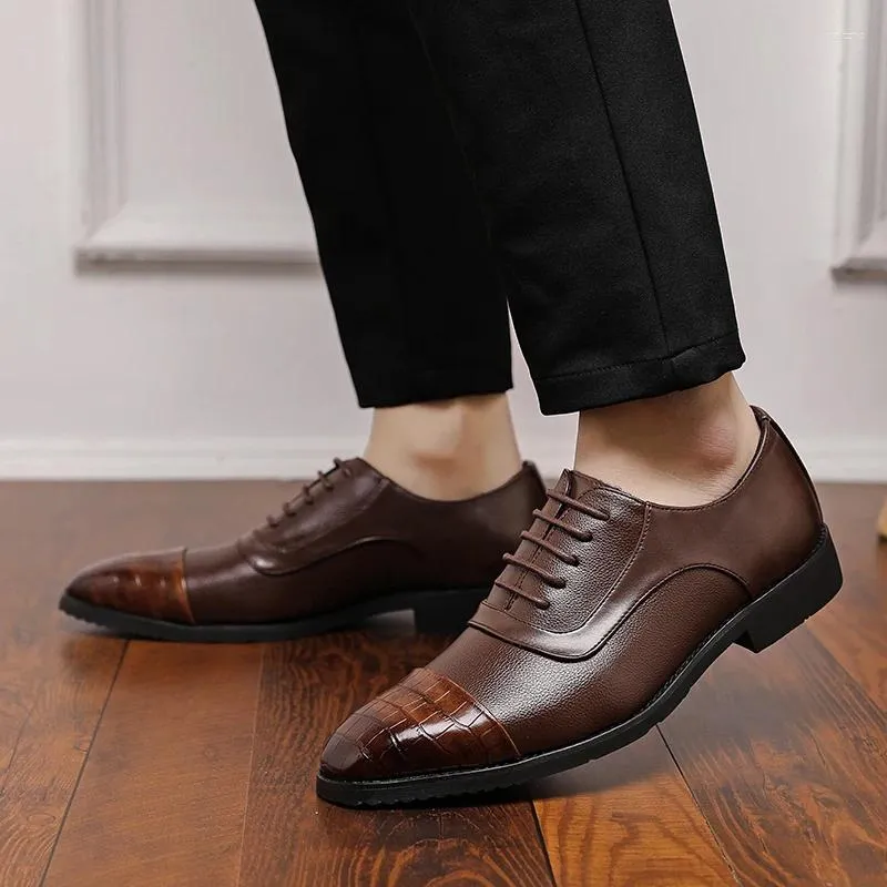 Sapatos casuais masculinos rendas até oxford couro brogue homens vestido sapato clássico negócios formal zapatillas hombre tamanho grande 48