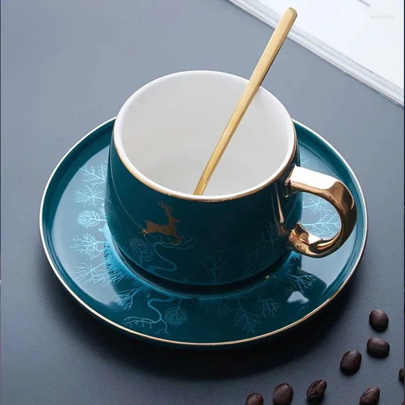 Filiżanki spodki kreatywne ceramiczne kubki radzi sobie z złotą kreskówką do kawy filiżanka popołudniowa herbata i bestior Porcelanowe naczynia pary