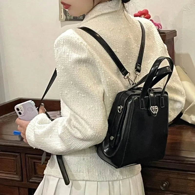 Plecak Y2K Style Woman torebki i torebki Serce Lock Burekle Trapezoid Sweet Advanced Pu Modna moda Black Messenger Torby