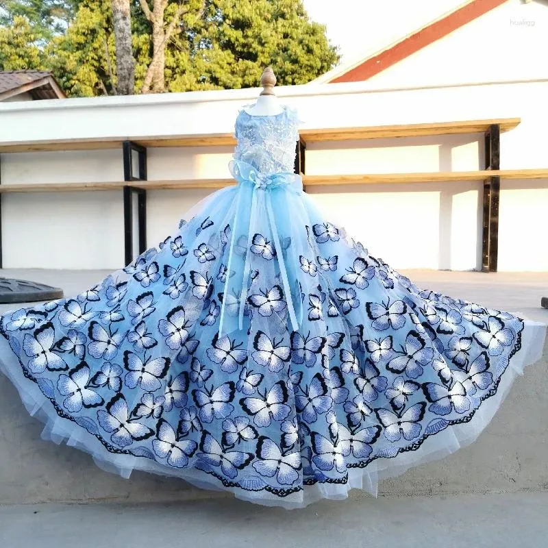 Hundkläder handgjorda lyxdesignkläder blå fjäril broderi bröllopsklänning släpande husdjur fest kväll klänning tyll kjol