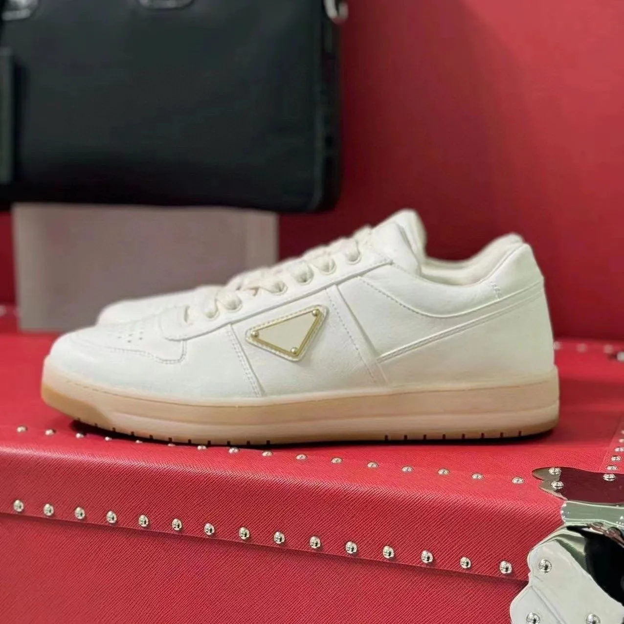 2024 New Fashion Designer Runway White Vintage Splice Sports Shoes for Men and Women Purseilate Comfin