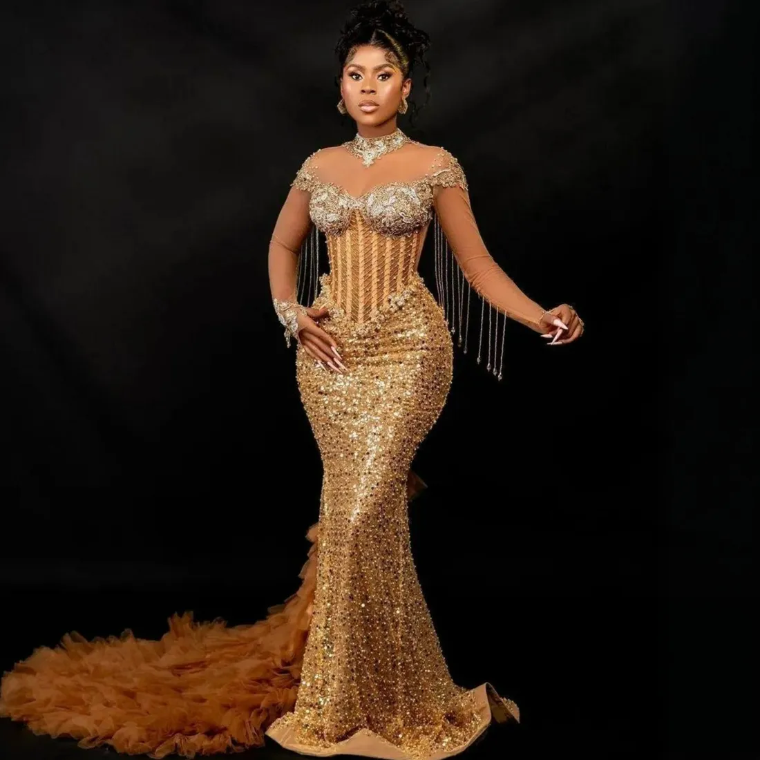 2024 Gold Plus Size Aso Ebi Ballkleider für schwarze Frauen Illusion Ballkleid Meerjungfrau mit langen Ärmeln Stehkragen Perlen Quaste Perlen Spitze Geburtstagskleid für Anlass NL640