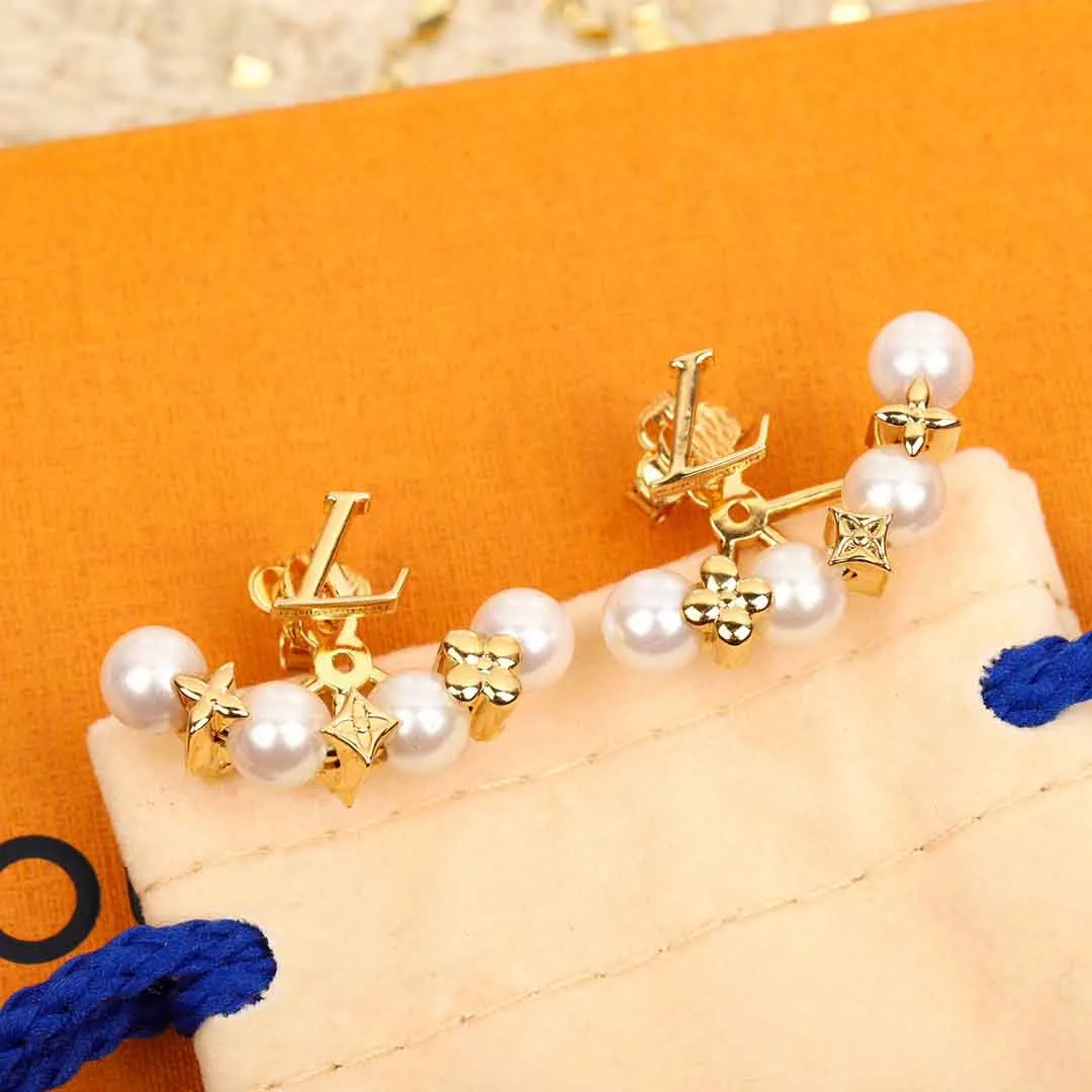 2024 Luxury Quality Charm Stud Earring With Nature Shell Beads Words Flower Designer Have Box Stamp PS3313B
