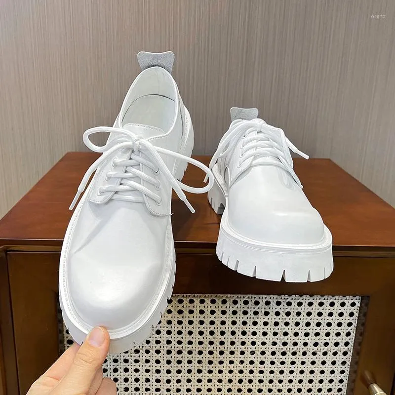Casual Shoes 2024 Spring Autumn Street Style Teenagers Men's White Heightening Leather Fashion Black Hombre Daily Dress Classic