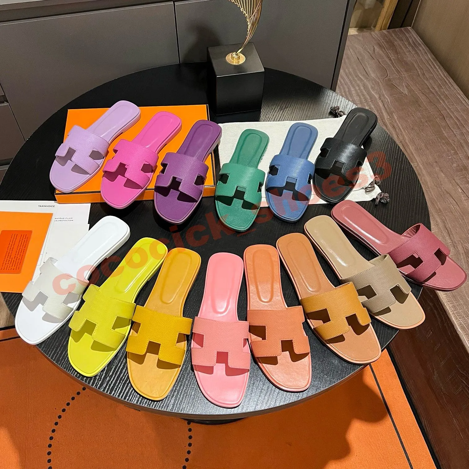 2024 Oran Designer Leather Women Sandals Summer Flats Fashion Luxury Flip-flops Oran Slippers Leather Sliders Flat outdoor beach sandals Alphabet Slippers 35-42