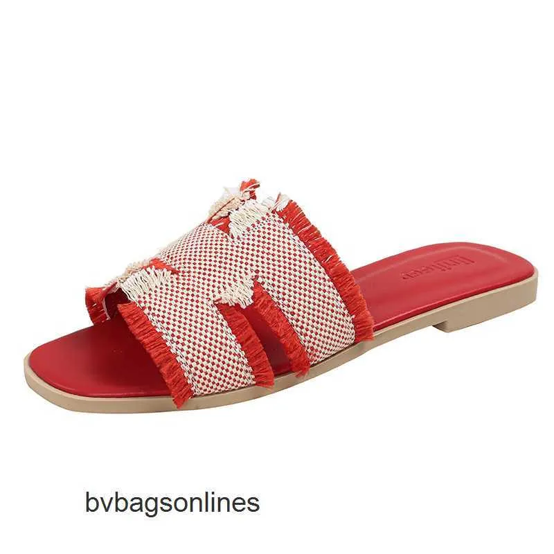 Chinelos de grife Su Yinyin para mulheres vestindo agasalhos de verão da moda personalizados chinelos unilaterais de fundo plano chinelos casuais 9FBD