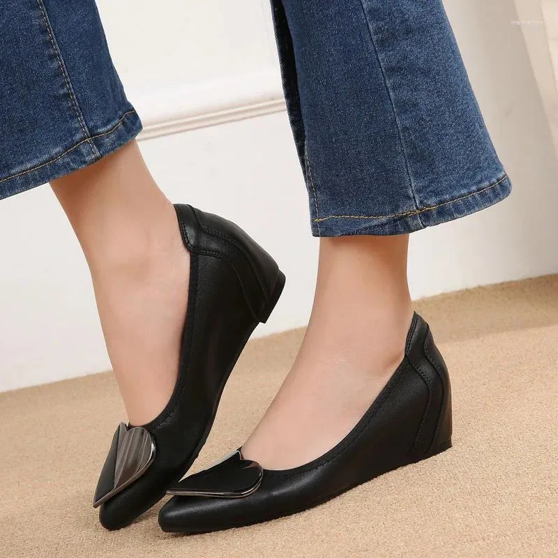 Dress Shoes 2024 Spring Summer Ladies Wedges Heart Design Pointed Toe Mid-Heeled Women Pumps Comfort Princess Soft A111