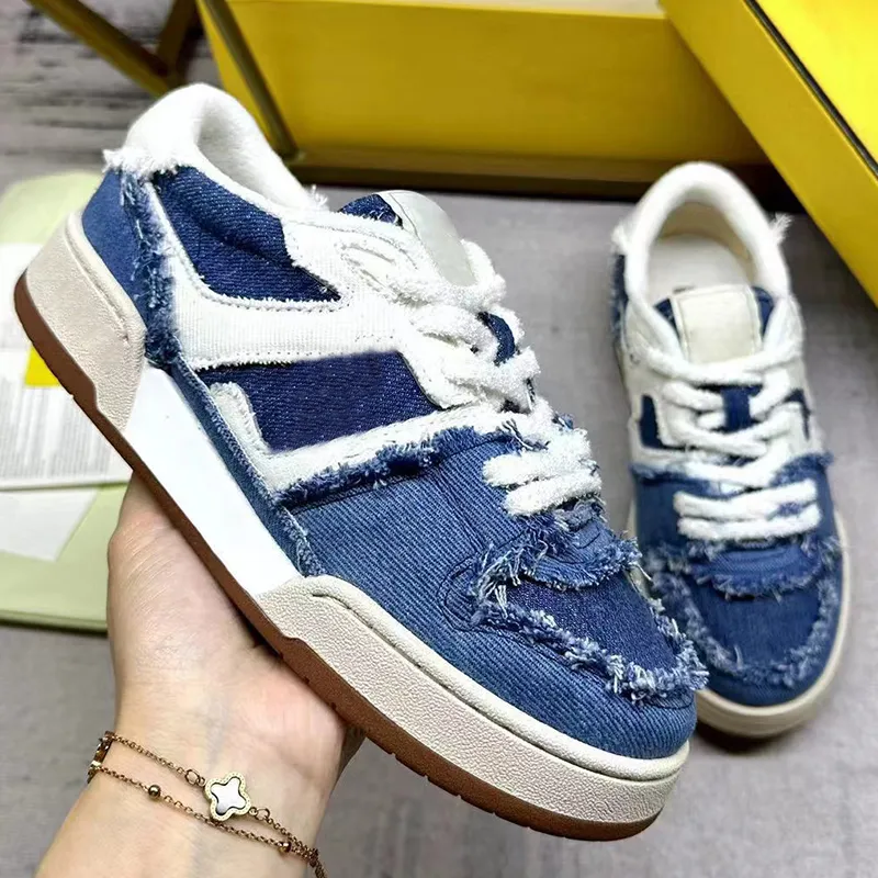 Heiße Verkaufspaare Designer-Turnschuhe 2024 Frühling Sommer Neu eingetroffen Denim mit dicker Sohle zum Schnüren außerhalb des Gehens weiche, hochwertige, kausale Turnschuhe