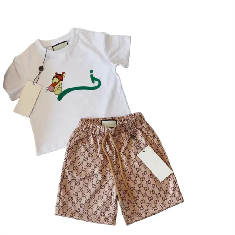 maglietta per bambini vestiti per bambini set per bambini ragazzi designer set 1-15 anni ragazza ragazzo maglietta di lusso pantaloncini estivi Manica con lettere tag Classico nero bianco D20