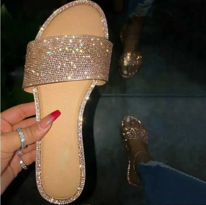 Pantoufles Pantoufles nouvel été femmes cristal paillettes plat doux Bling femme couleur bonbon tongs intérieur dames diapositives chaussures de plage chaudes H240326T08W