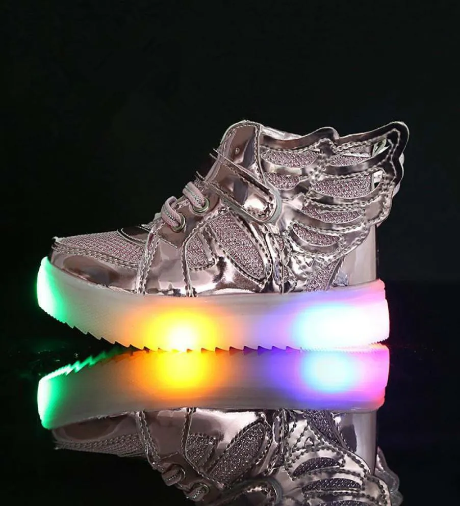 EU21-36 Scarpe con la luce New Fashion Glowing Sneakers Ragazzi Bambine Scarpe Ali Canvas Flats Primavera Bambini Light Up Shoes1061263