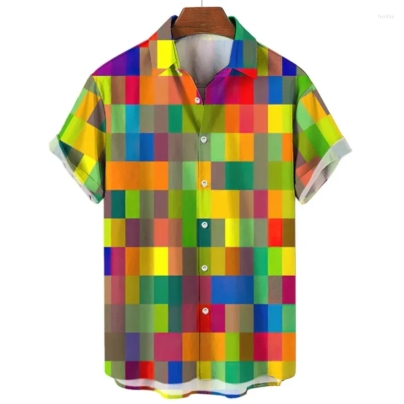 Chemises décontractées pour hommes Chemise hawaïenne à carreaux colorés pour hommes Été Cool Manches courtes Imprimé 3D Blouse surdimensionnée Vêtements de rue