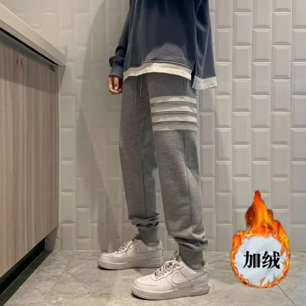 Nouveau Jean pour hommes Hip Hop marque à la mode Pi Shuai pantalon, à la mode polyvalent avec des Leggings à nouer en peluche et des pantalons en peluche