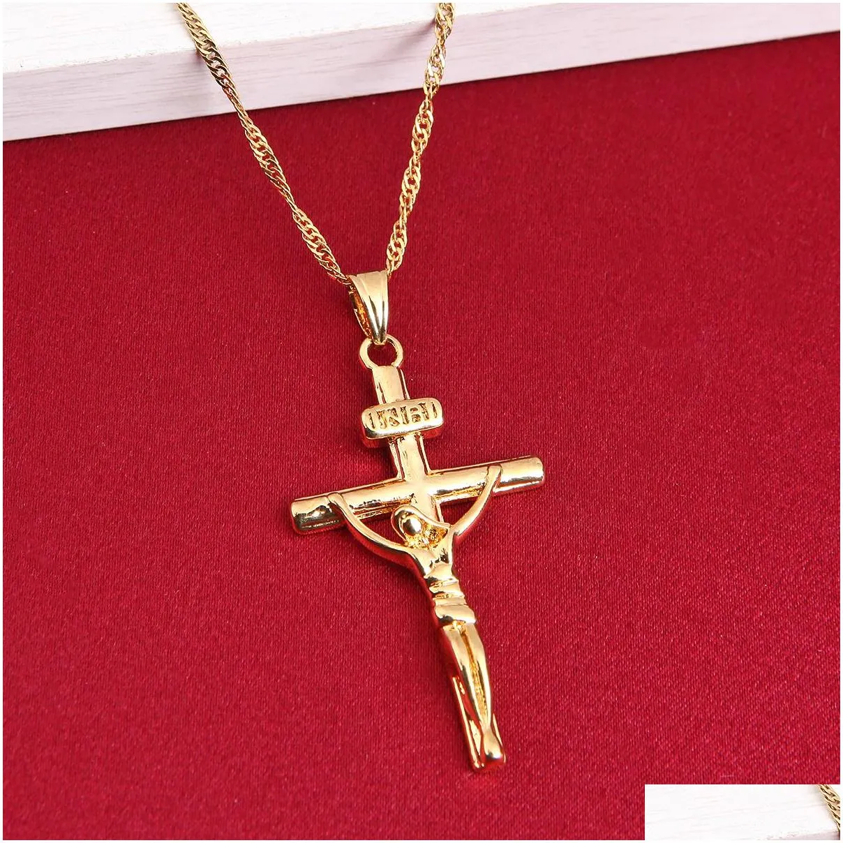 Pendentif Colliers 24K Gold Couleur Croix Chaîne Hommes Crucifix Collier Femmes Jésus Jaune Rempli Bijoux Cadeau Parfait Drop Livraison Pendan Otixk