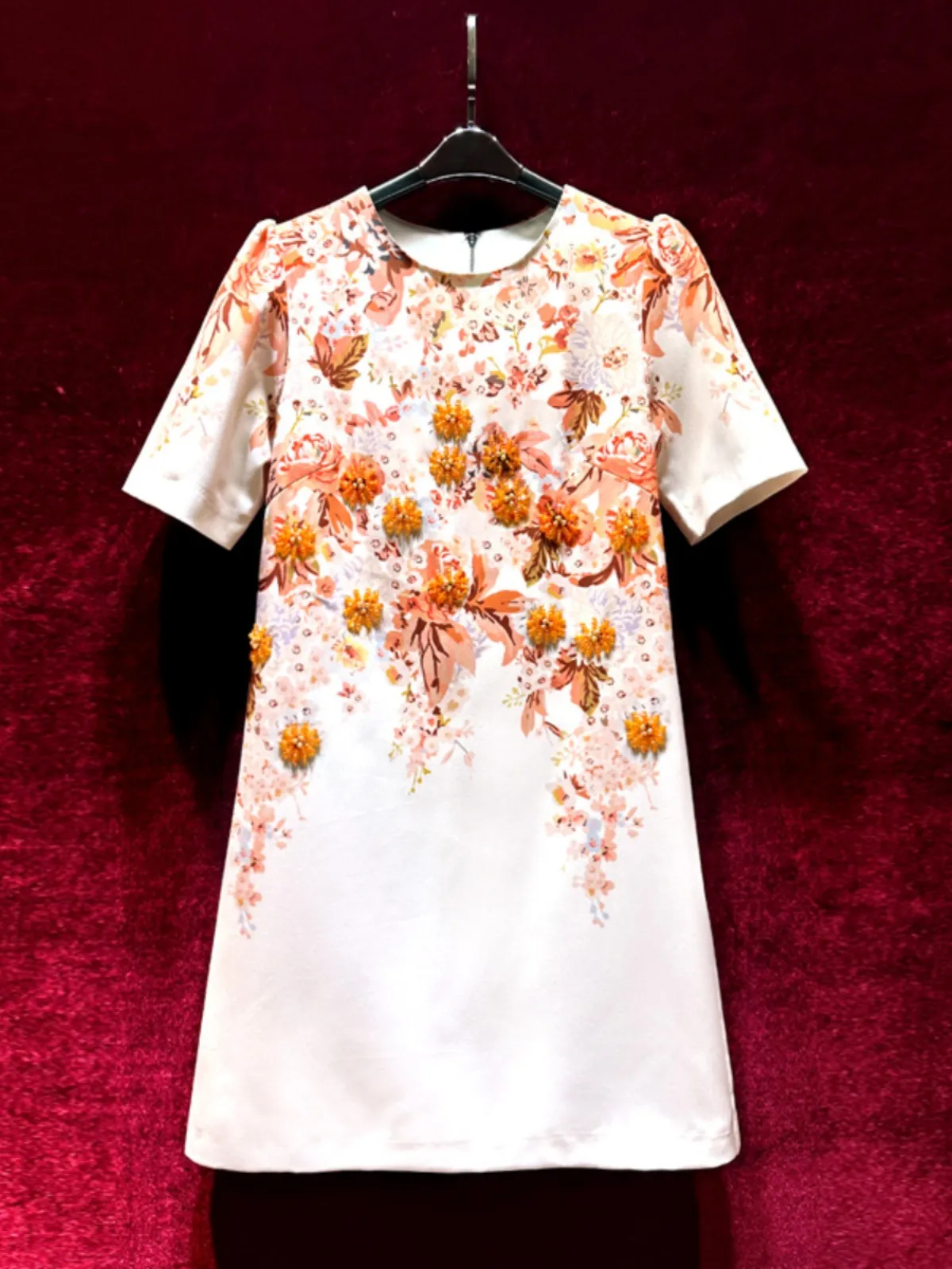 2024 Весеннее оранжевое платье с цветочным принтом и бисером, с коротким рукавом и круглым вырезом со стразами, повседневные платья длиной до колена X4M2612306