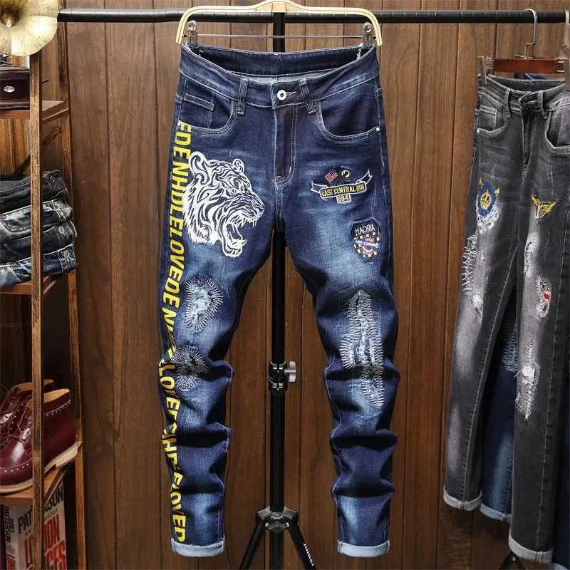Men's Jeans New Mens Autumn Tiger Head Embroidered Jeans Personalized Blue Elastic Jeans Classic Motorcycle Hip Hop Trousers J240328