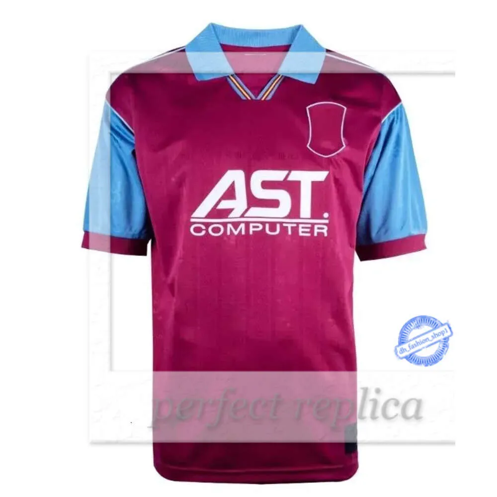 Aston Villa, la maglia ha un importante problema con il sudore VIDEO - Pianeta M