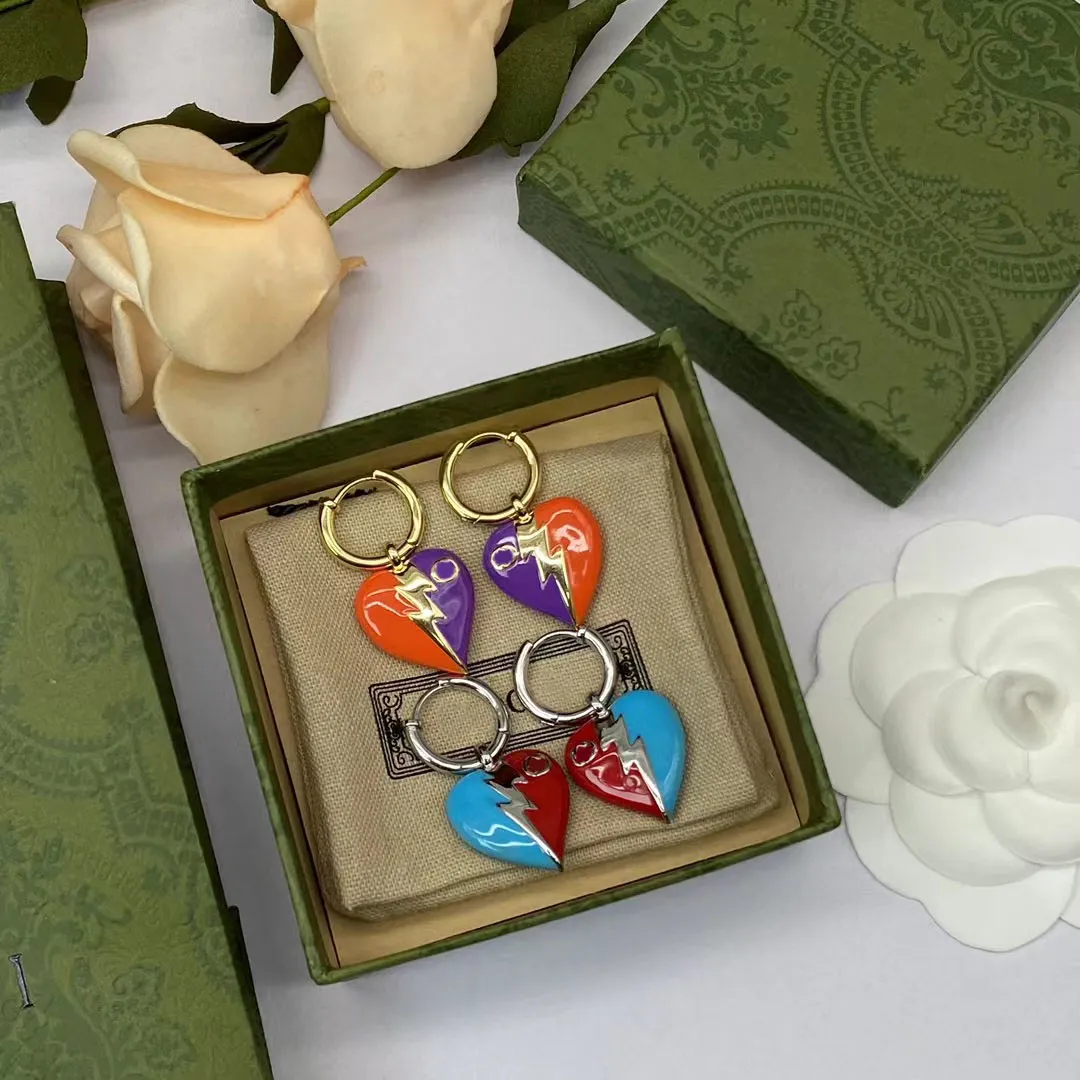 18K Gold Silver Heart-Shaped Studörhängen ringer Personliga blixtmönsterörhängen Nisch Designerörhängen för kvinnliga festgåvor Designer smycken.
