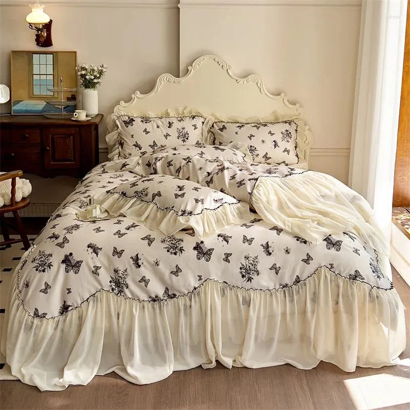 Ensembles de literie Vintage français Beige dentelle volants papillon fleurs imprimé ensemble coton égyptien couette/housse de couette drap de lit taie d'oreiller