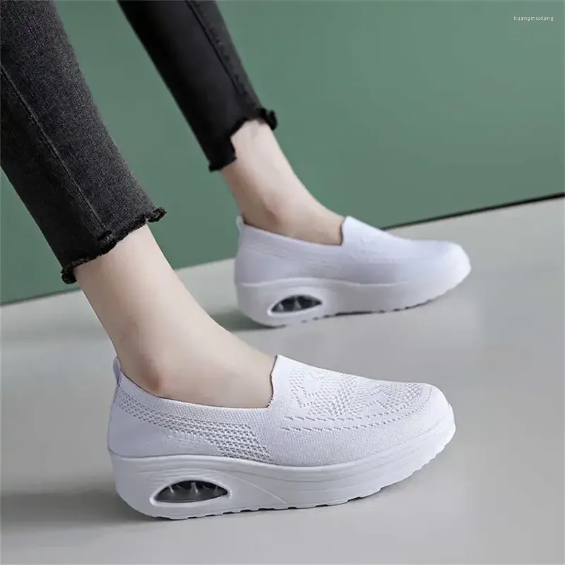 Scarpe casual Leggere Slip-on 33 Taglia Vulcanize Sneakers da donna Ladies 2024 Cute Sports Luxury Flatas Top