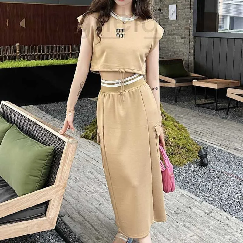 Two Piece Dress designer PieDress fashion womens suit skirt sleeveless vest elastic waist skirts two-pieset ladies ribbon slim Skirt T67P YXT4