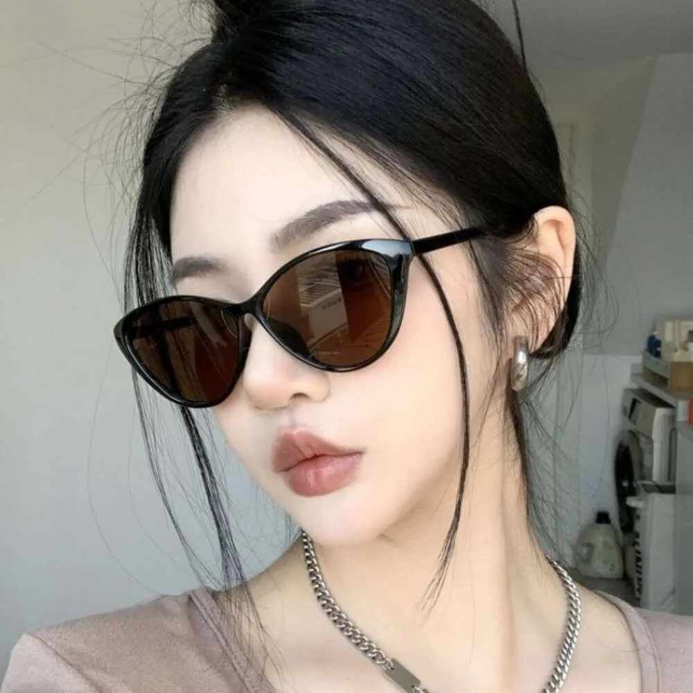 new Classic sunglasses Designer Korean cat-eye sunglasses Fashion UV skinny face hot girl sunshade new wave glasses with box