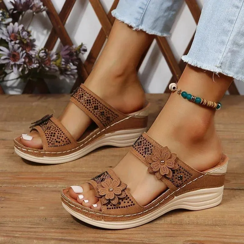 Klänningskor 2024 Summer Casual Thick Soled Women's Sandals Floral Wedge Slippers Large Size Retro Roman